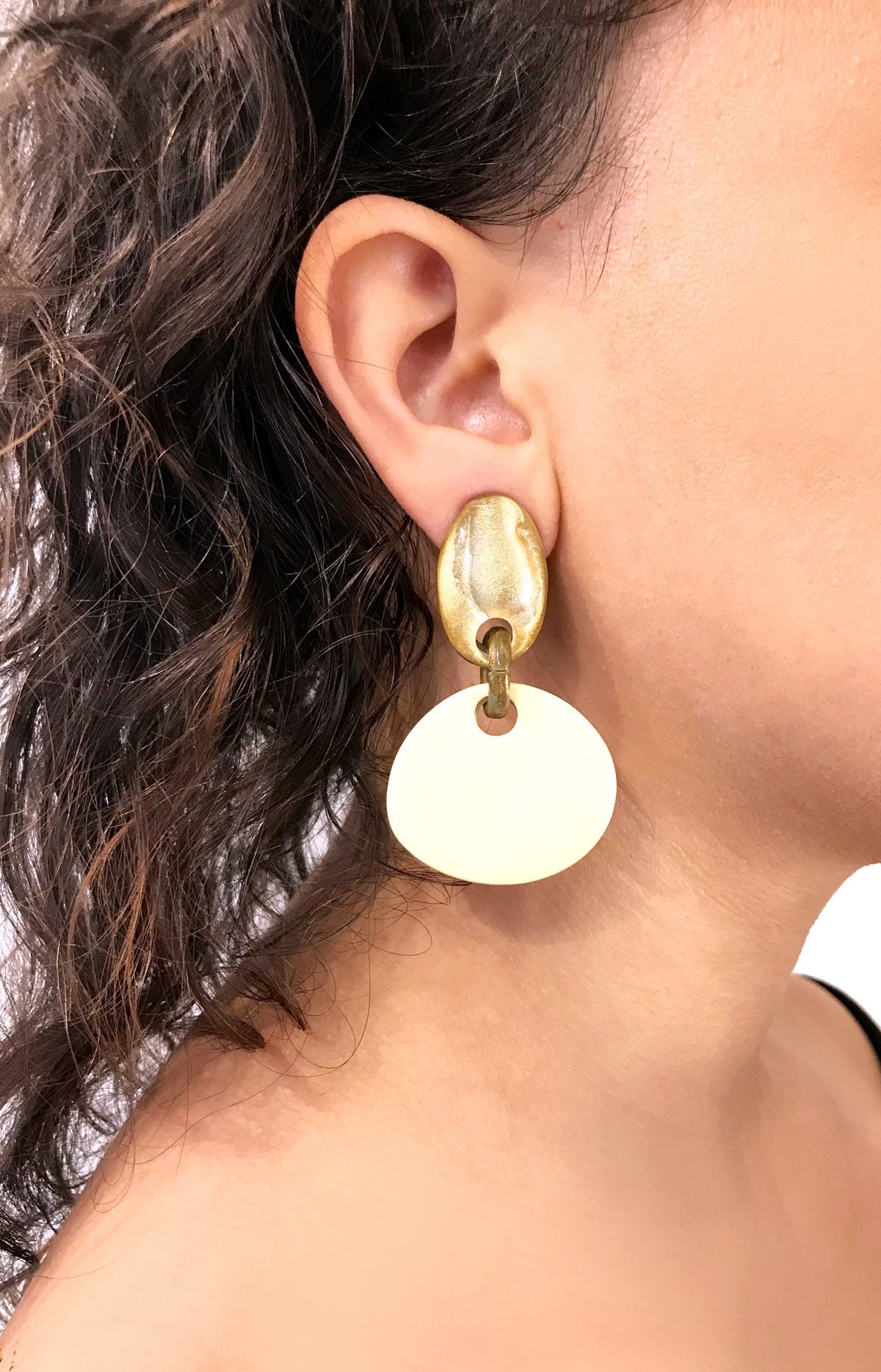 CLAIRE_earring-golden-ivory-denaive